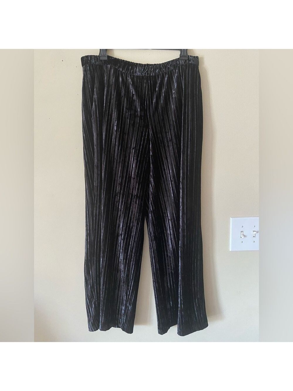 H By Halston Black Velvet Pleated Pants M